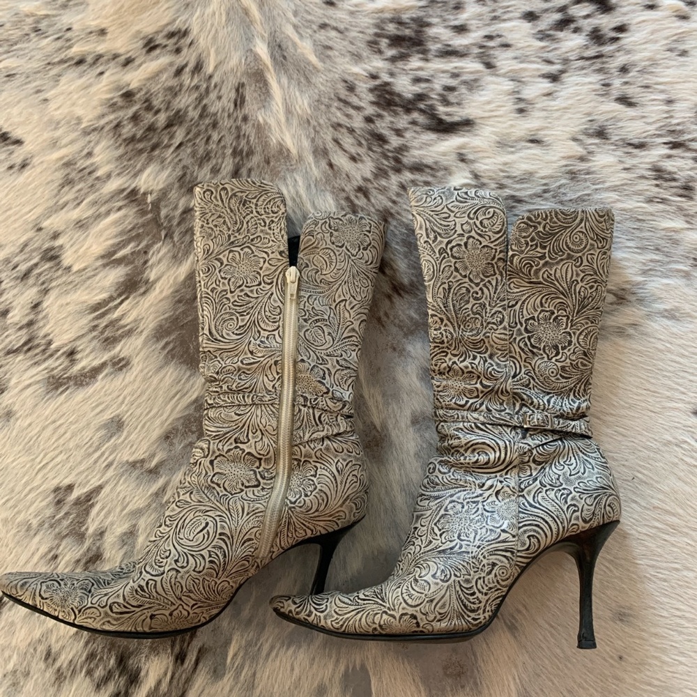 Vintage leather stiletto boot. Women's size 9 US.